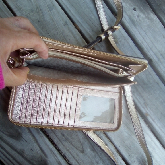 Michael Kors Metallic Rose Gold Cross Body Zip Around Wallet Purse - Picture 6 of 14